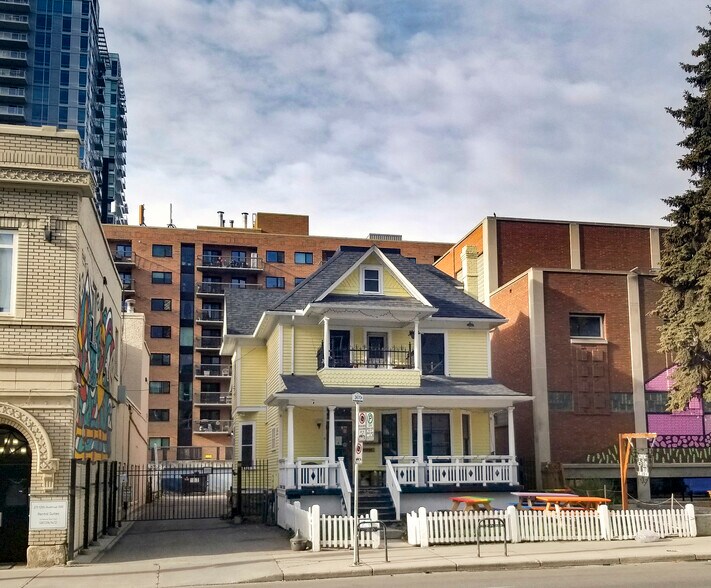 213 12th Ave SW, Calgary, AB à vendre - Photo du bâtiment - Image 1 de 1