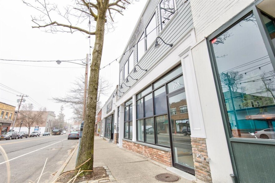 166 Main St, Port Washington, NY à vendre - Photo du bâtiment - Image 3 de 15