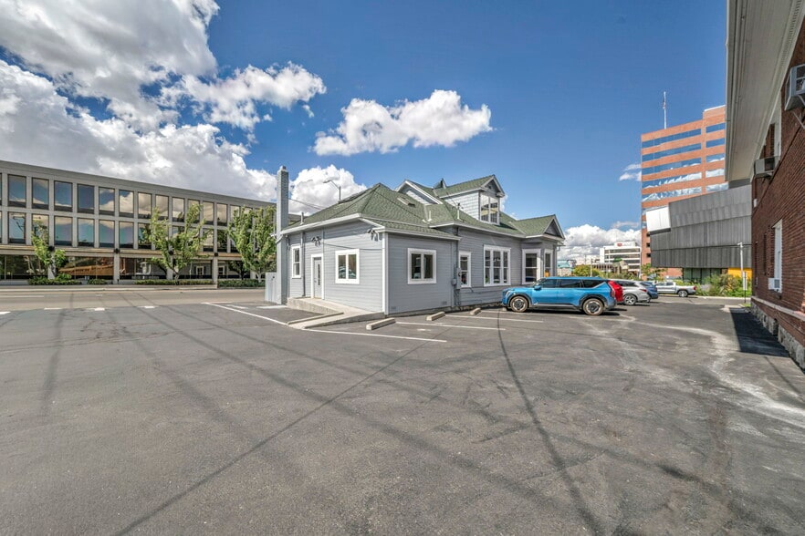 403/421 Hill St portefeuille de 2 propriétés à vendre sur LoopNet.ca - Photo du bâtiment - Image 3 de 13