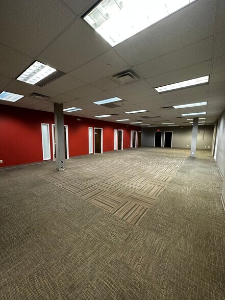 110 Marcus Blvd, Hauppauge, NY à louer - Photo intérieure - Image 3 de 13