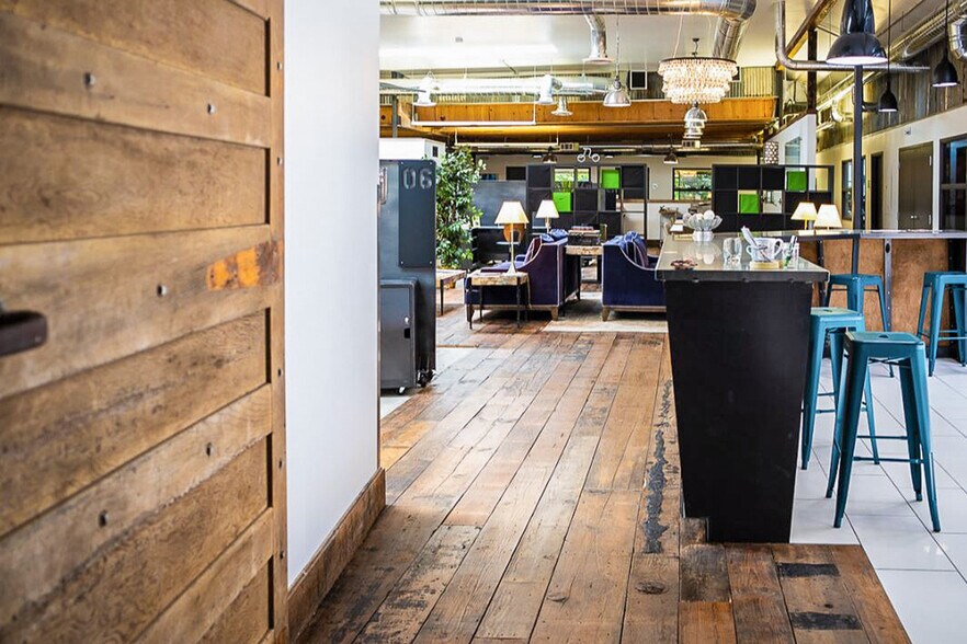 4949 S MacAdam Ave, Portland, OR à vendre - Photo intérieure - Image 2 de 17