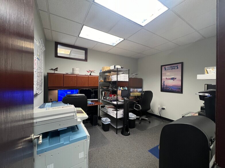 21620-21628 Midland Dr, Shawnee, KS à vendre - Photo intérieure - Image 2 de 21