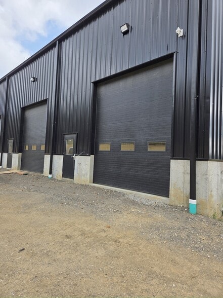 220 Sturbridge Rd, Charlton, MA for lease - Building Photo - Image 3 of 9