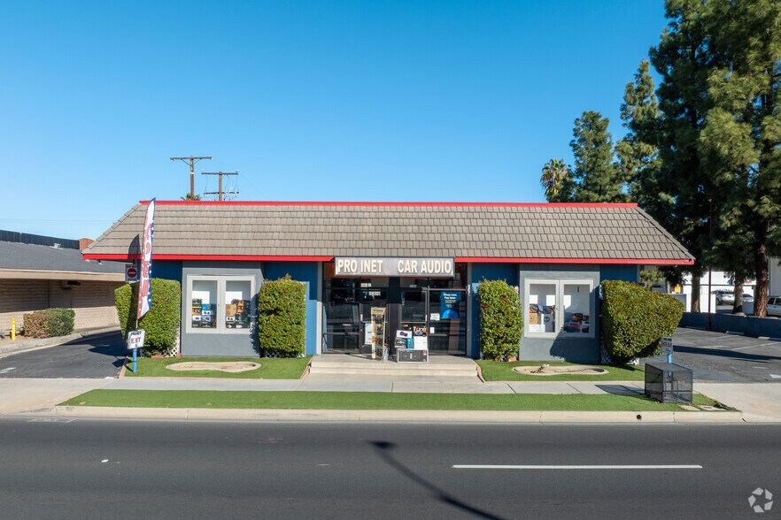 1760 W Florida Ave, Hemet, CA à vendre - Photo du bâtiment - Image 2 de 21