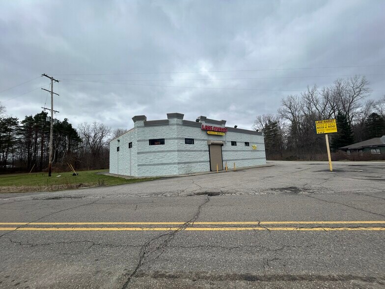 1372 Lake Rd, Clio, MI à vendre - Photo principale - Image 3 de 11