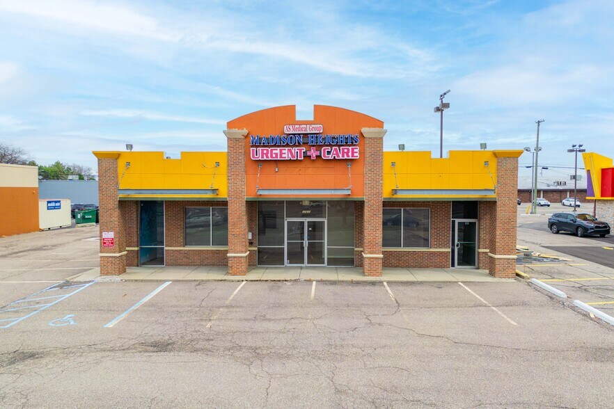 32600 John R Rd, Madison Heights, MI à louer - Photo principale - Image 1 de 9