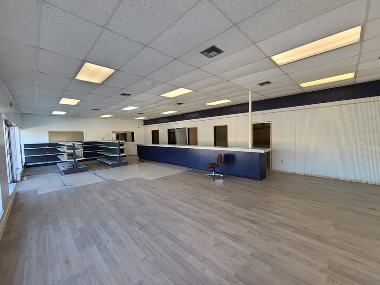 809 N Cocoa Blvd, Cocoa, FL for sale - Interior Photo - Image 3 of 42