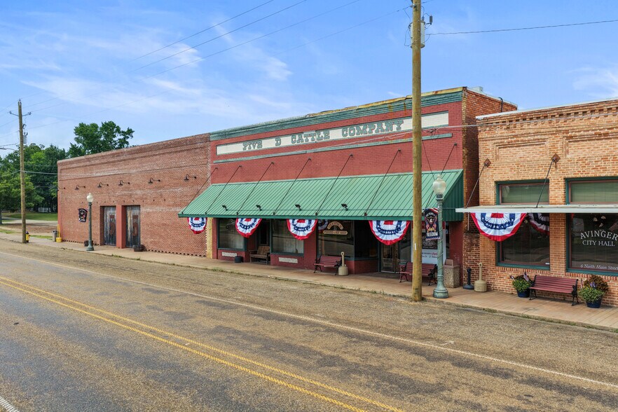 8 N Main St, Avinger, TX for sale - Primary Photo - Image 1 of 7