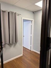 2071 Clove Rd, Staten Island, NY for lease Interior Photo- Image 1 of 10