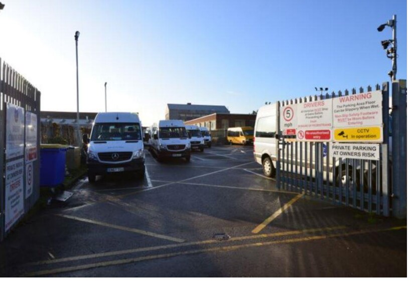 4B Lumen Rd, Londres à louer - Photo du bâtiment - Image 2 de 2