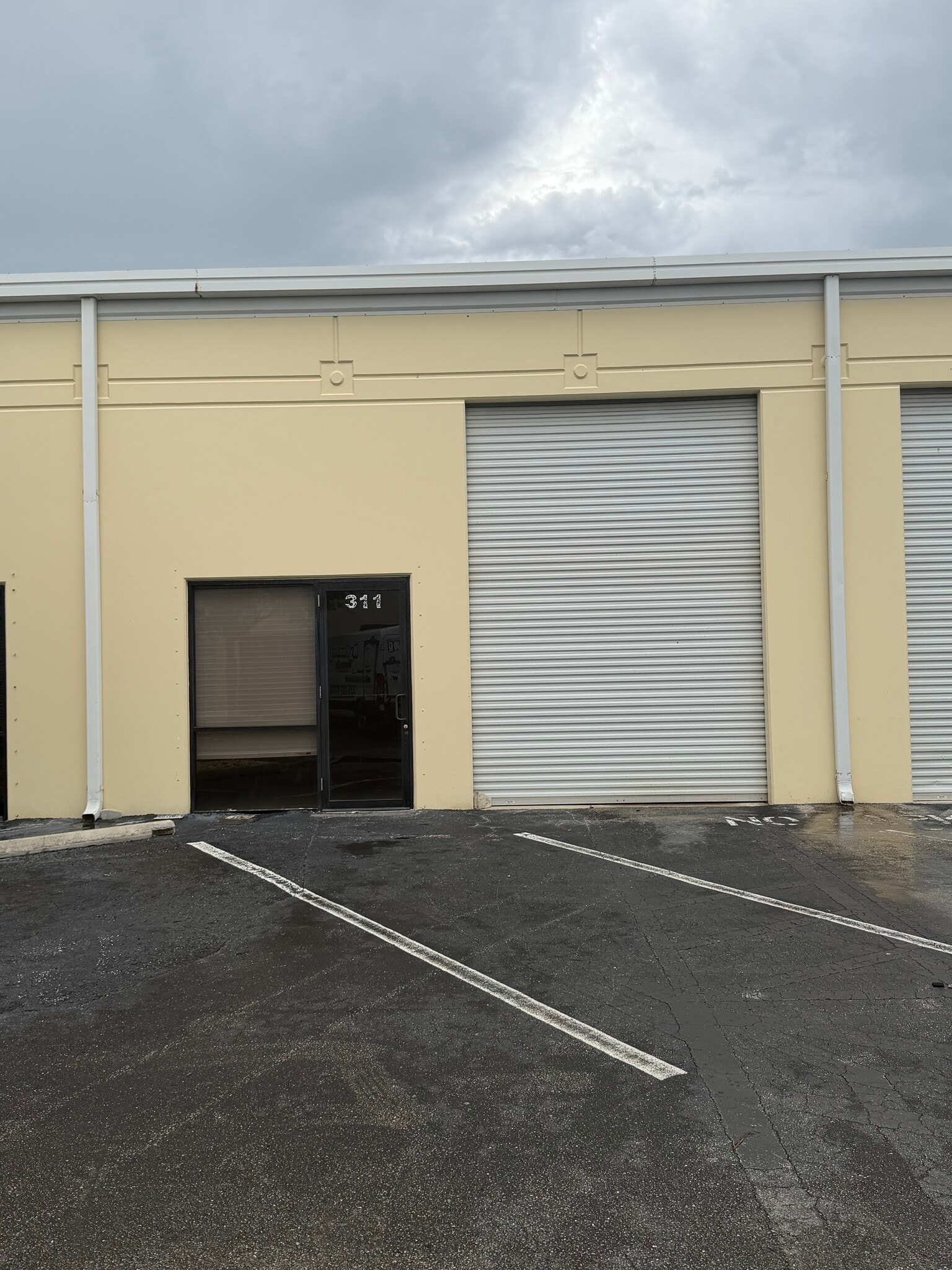 17030 Alico Commerce Ct, Fort Myers, FL for lease Interior Photo- Image 1 of 5