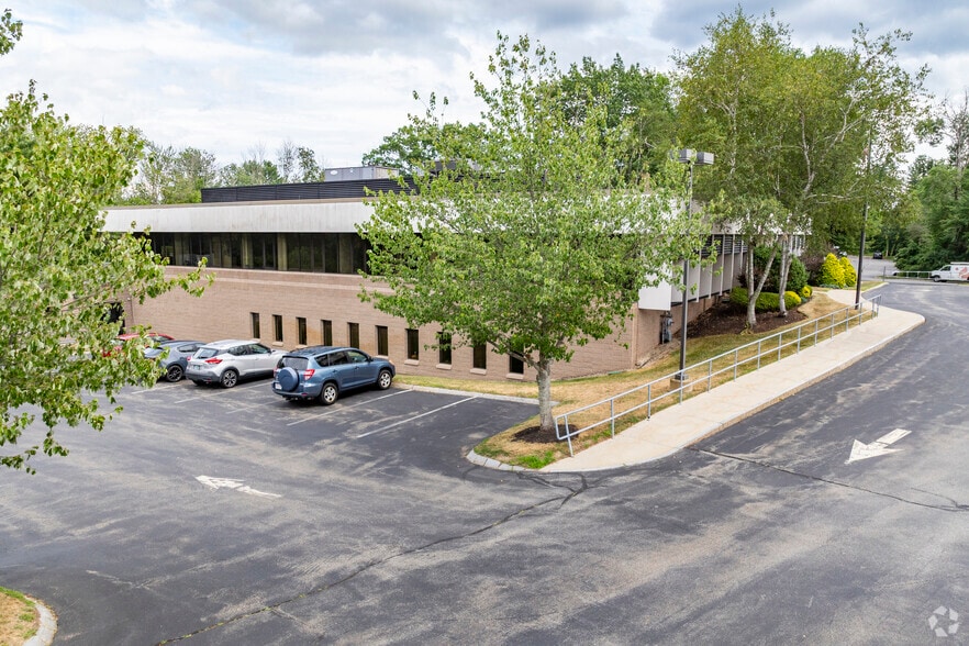 6 Manor Pky, Salem, NH for lease - Building Photo - Image 3 of 5