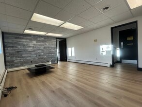 5425 Enterprise Blvd, Bethel Park, PA for lease Interior Photo- Image 1 of 6