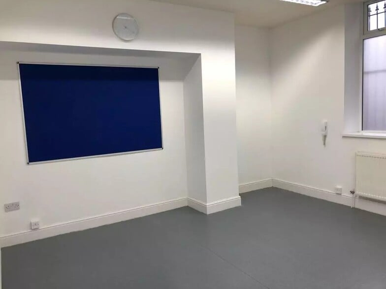 181-183 Chorley New Rd, Bolton for lease - Interior Photo - Image 2 of 5