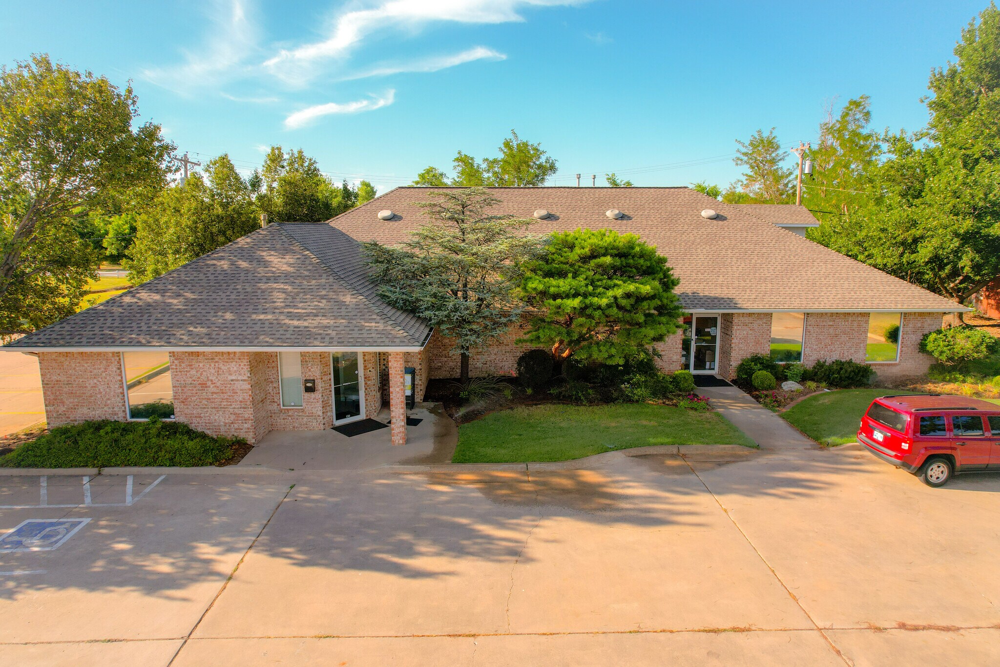 817 Irish Ln, Edmond, OK à louer Photo du bâtiment- Image 1 de 17