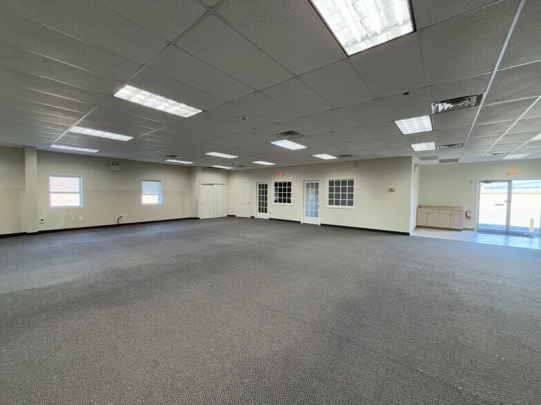 2313 Mount Holly Rd, Burlington, NJ à vendre - Photo du bâtiment - Image 3 de 7
