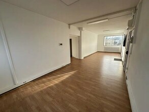 Office in Maisons-Alfort for lease Interior Photo- Image 2 of 6