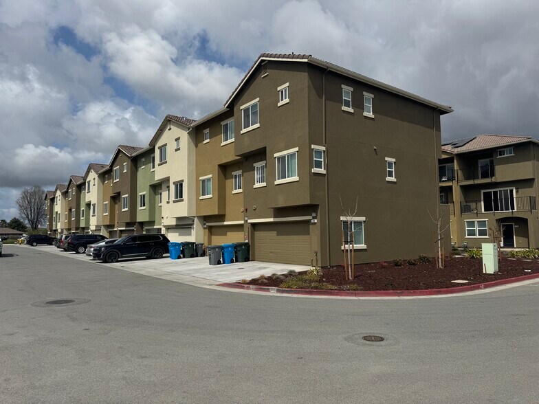 116 Bundeson Dr, Hollister, CA à vendre - Photo du bâtiment - Image 2 de 18