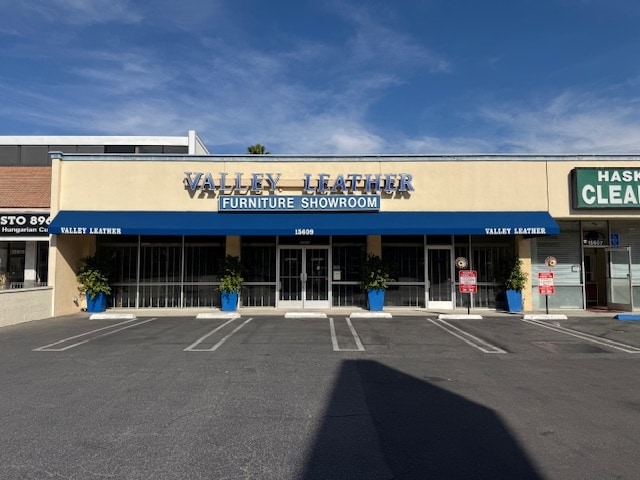 15605 Ventura Blvd, Encino, CA for lease - Building Photo - Image 3 of 7