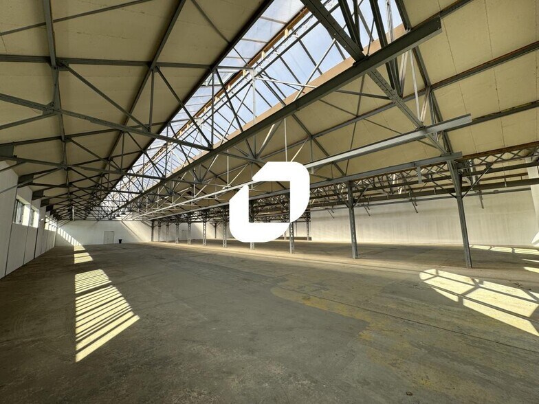 Flex in Ivry-sur-Seine for lease - Building Photo - Image 3 of 18