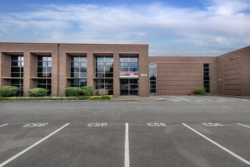 950-955 Yeovil Rd, Slough à louer - Photo du bâtiment - Image 2 de 10