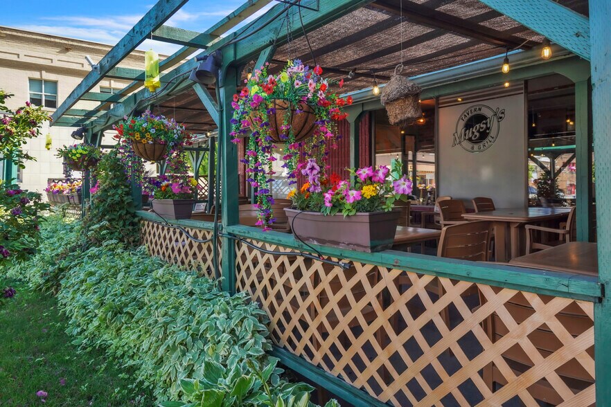 7161 Main St, Bonners Ferry, ID à vendre - Photo du bâtiment - Image 2 de 14