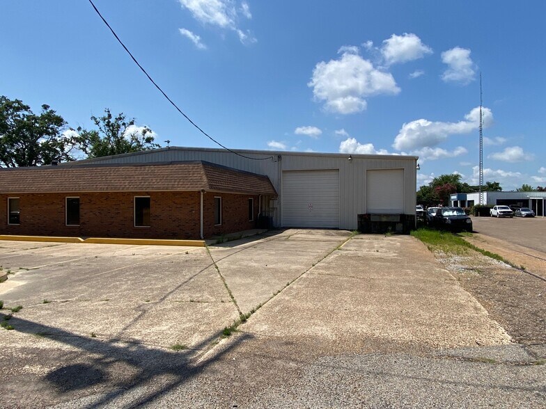 1824 3rd Ave N, Columbus, MS à louer - Photo du bâtiment - Image 3 de 18