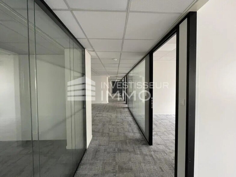 Bureau dans Fontenay-sous-Bois à louer - Photo du bâtiment - Image 2 de 10