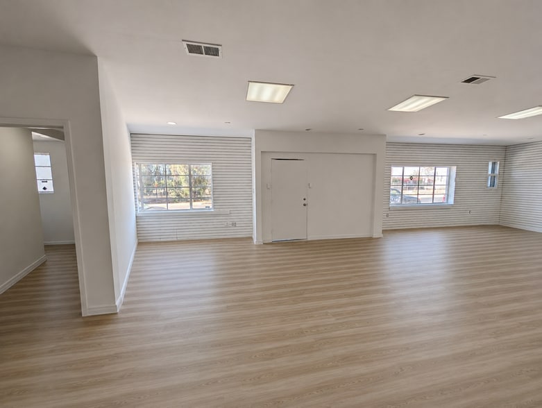 7624 San Fernando Rd, Sun Valley, CA for lease - Building Photo - Image 2 of 8
