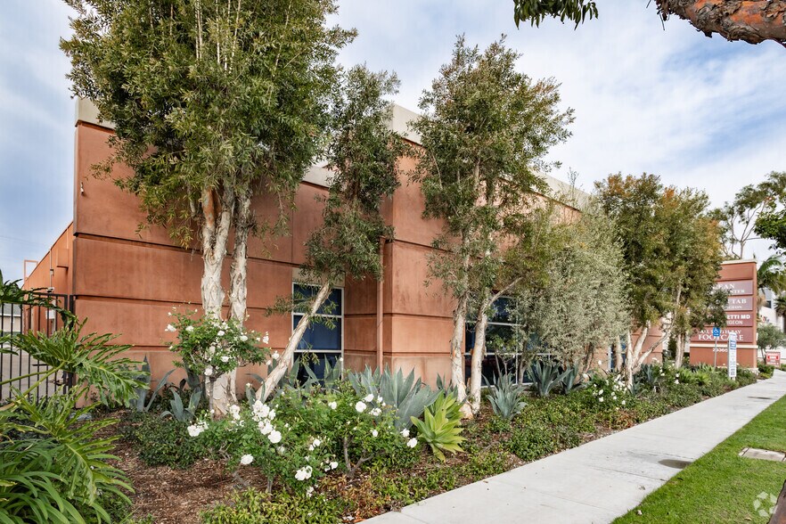 23365 Hawthorne Blvd, Torrance, CA à louer - Photo du bâtiment - Image 3 de 8