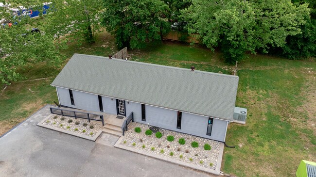 Plus de détails pour 100-102 Industrial Blvd, Toano, VA - Bureau à vendre