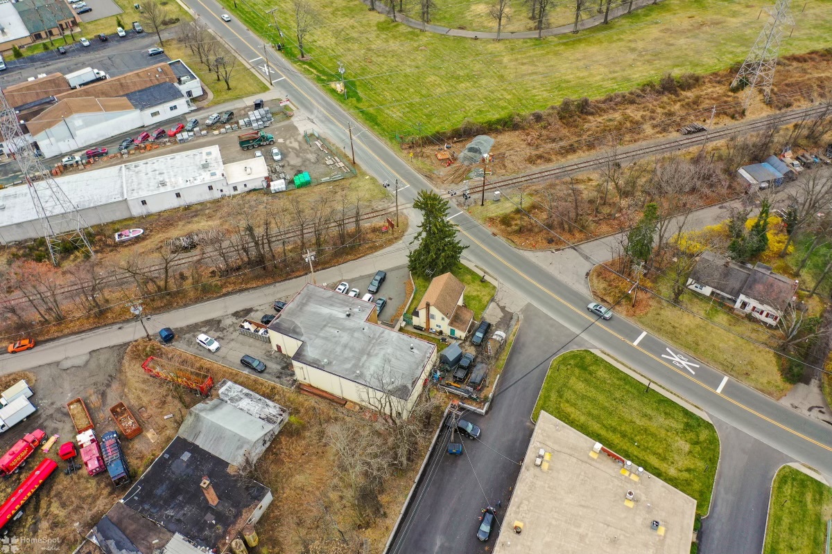 18 Deforest Ave, East Hanover, NJ for sale Primary Photo- Image 1 of 1