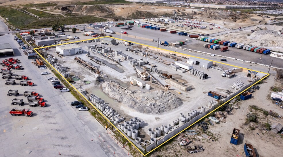 2239 Stonehurst Dr, Rialto, CA à louer - Photo du bâtiment - Image 1 de 1
