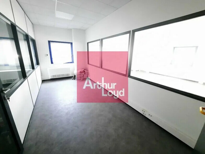 Office in Clermont-Ferrand for lease - Interior Photo - Image 3 of 6
