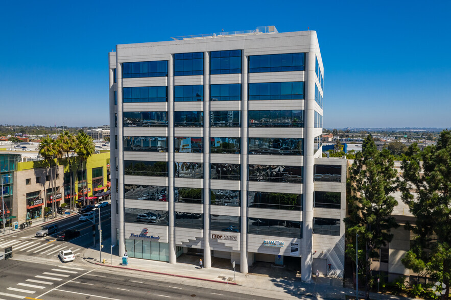 11300 W Olympic Blvd, Los Angeles, CA à louer - Photo du bâtiment - Image 1 de 4