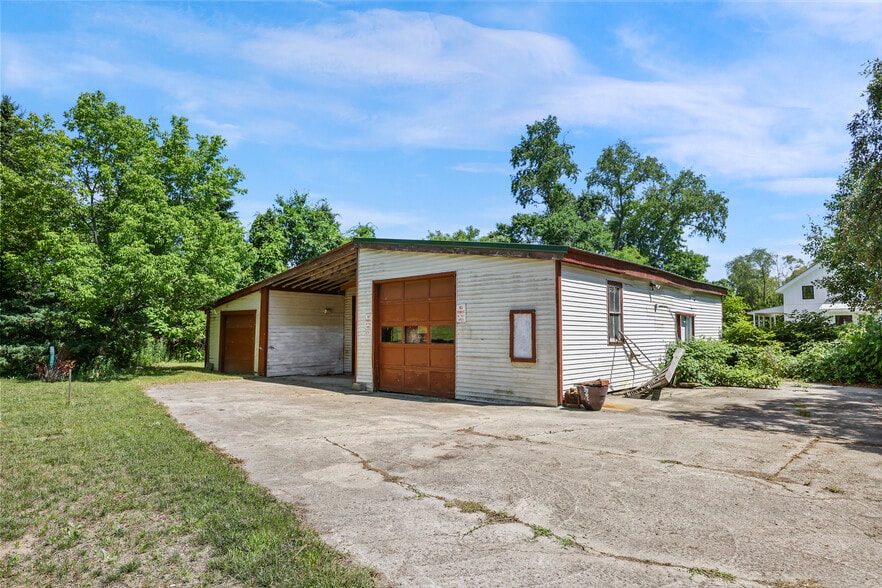 2010-2012 Clayton Mill Rd, Mill River, MA for sale - Building Photo - Image 2 of 37