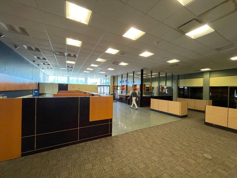 9300 Blue Ridge Blvd, Kansas City, MO à vendre - Photo du bâtiment - Image 2 de 12