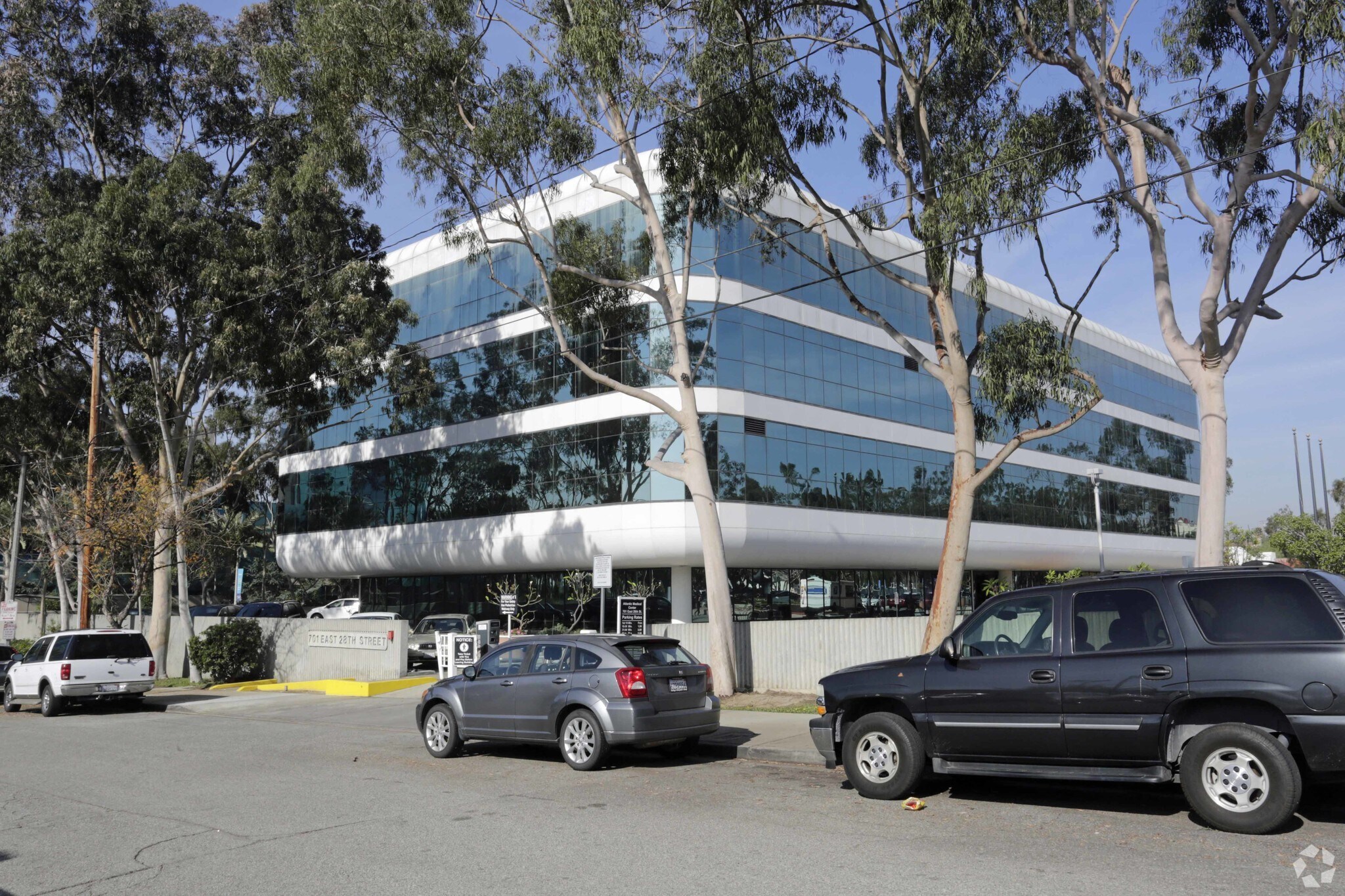 701 E 28th St, Long Beach, CA à louer Photo principale- Image 1 de 10