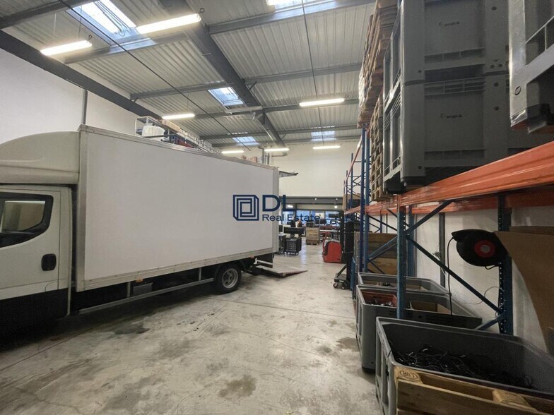 Industrial in Moissy Cramayel for sale - Interior Photo - Image 2 of 7