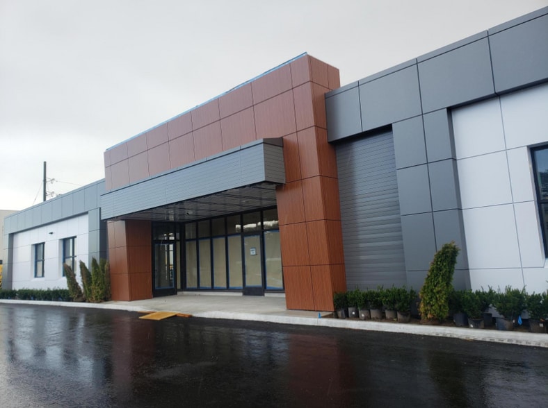 35-39 Stoffel Dr, Toronto, ON for lease - Building Photo - Image 1 of 1