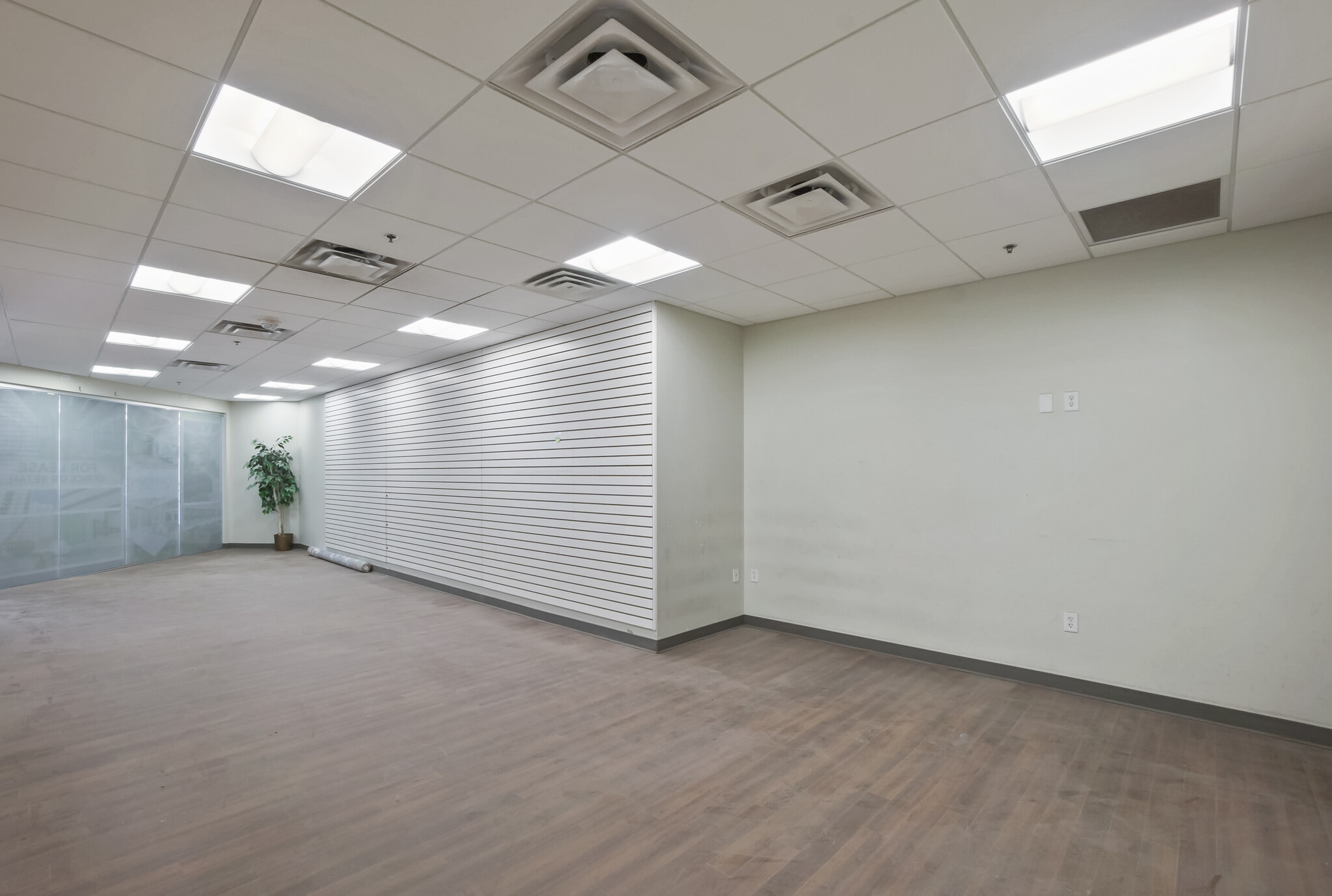 330 2nd Ave S, Minneapolis, MN for lease Interior Photo- Image 1 of 11