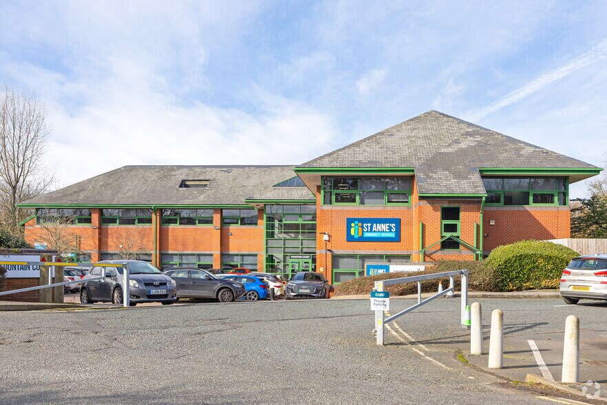 Bruntcliffe Way, Morley à louer - Photo du bâtiment - Image 2 de 2