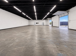 859 NE 44th St, Oakland Park, FL for lease Interior Photo- Image 1 of 6