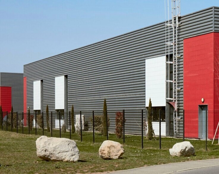 Flex in Saint-Priest for lease - Building Photo - Image 2 of 3