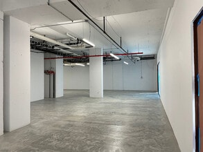 527 W 27th St, New York, NY for lease Interior Photo- Image 2 of 5