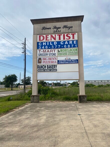 5431 Barker Cypress, Houston, TX à louer - Photo du bâtiment - Image 2 de 3