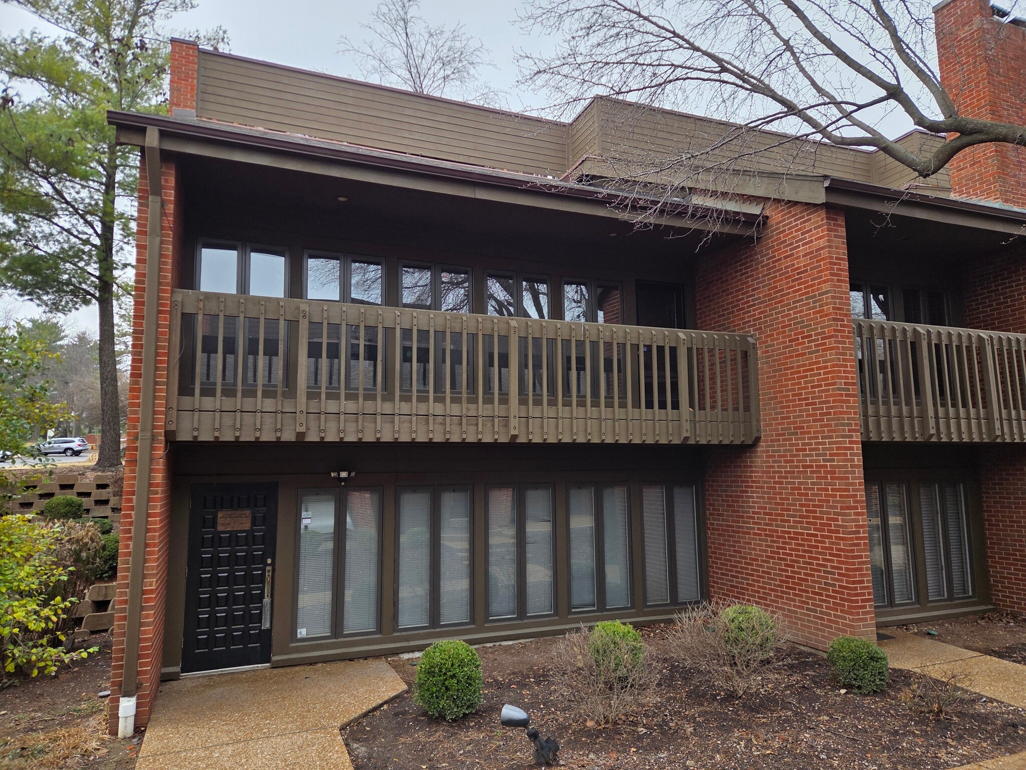 4 The Pines Ct, Saint Louis, MO for sale Primary Photo- Image 1 of 8