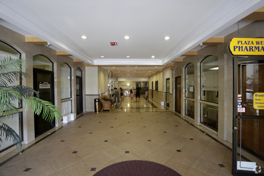8540 S Sepulveda Blvd, Los Angeles, CA à louer - Hall d’entrée - Image 3 de 12