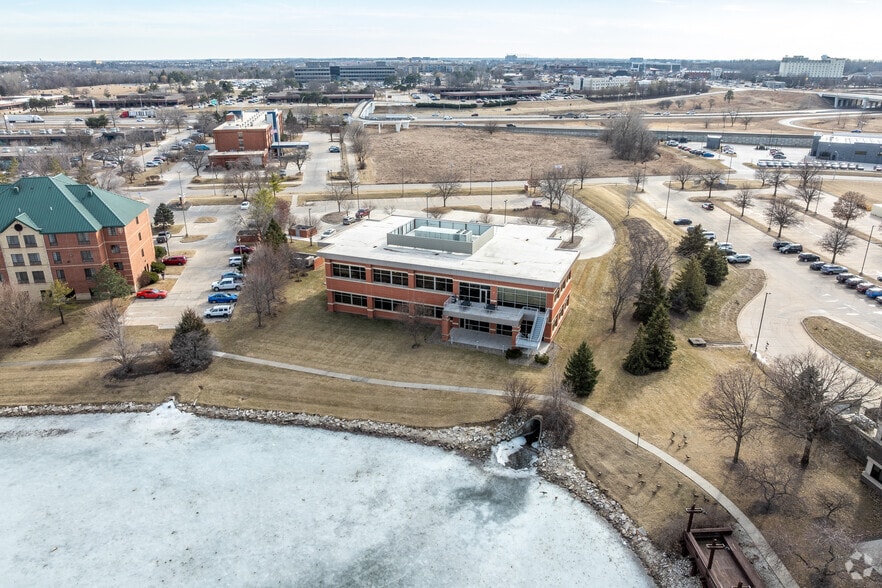 7155 W Lake Dr, West Des Moines, IA for lease - Aerial - Image 2 of 4