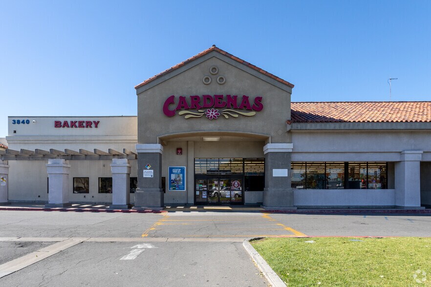 3804-3870 La Sierra Ave, Riverside, CA à louer - Photo du bâtiment - Image 3 de 17